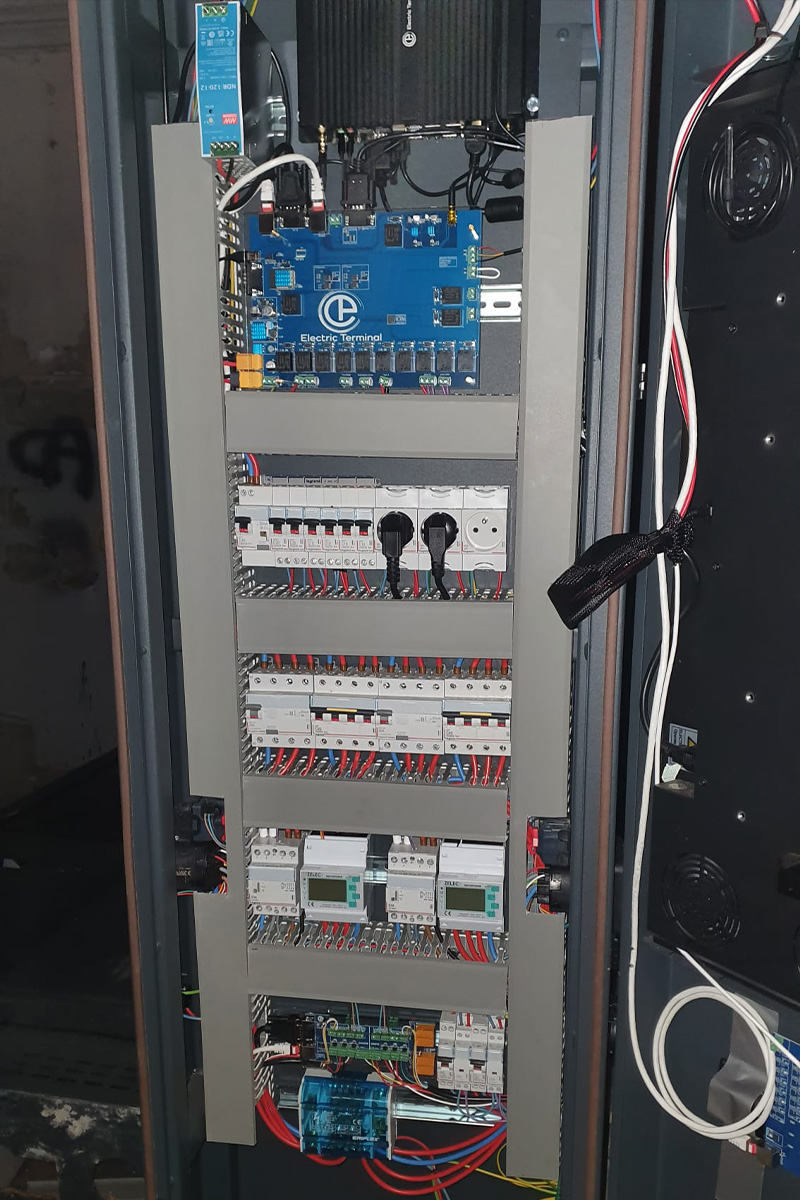 Borne Electric Terminal - Atelier ouvert angle 1