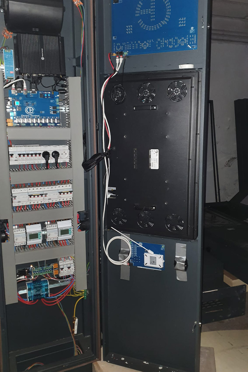 Borne Electric Terminal - Atelier ouvert angle 2